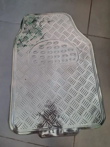 Tapete automotivo cromado