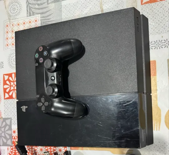 Ps4 fat  / hd500gb 1 controle 