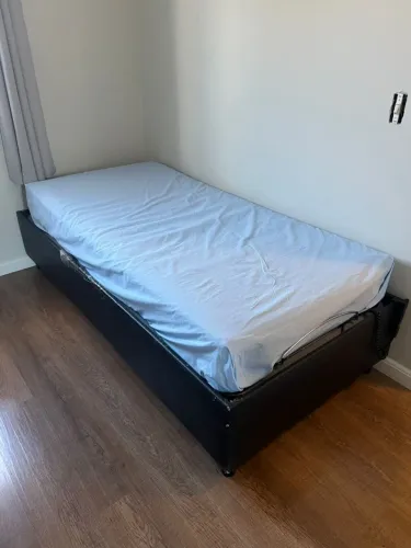 Cama Hospitalar Elétrica Reclinável Bivolt com Controle Remoto Pilati
