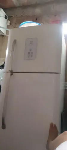 Vende se geladeira
