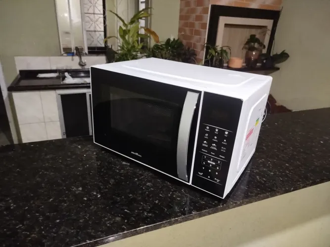 Microondas Britânia 25L 127v NOVO, nunca utilizado, funcionando perfeitamente Modelo BMO28