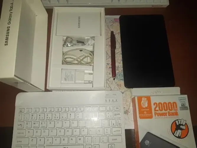 Tablet Samsung Galaxy Tab A 8" SM-P205 S-Pen + Teclado Bluetooth + Power Bank