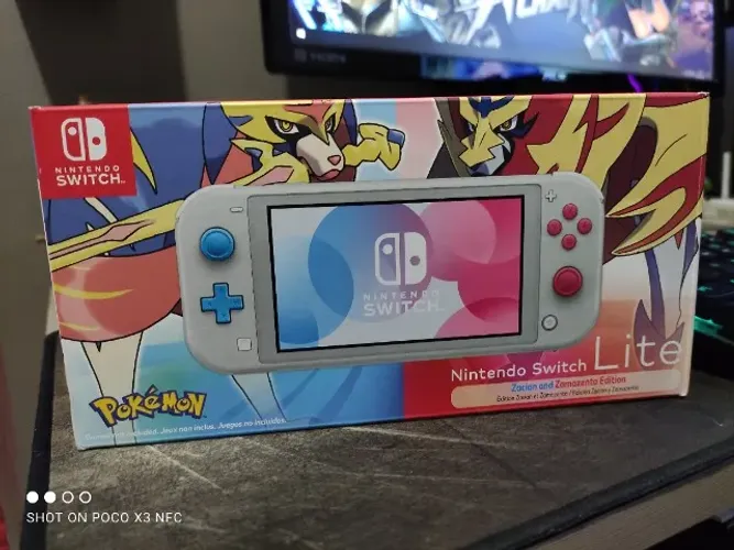 Nintendo Switch Lite Zacian e Zamazenta Edition