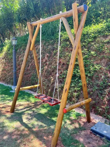 Balanço grande, até adulto pode usar.