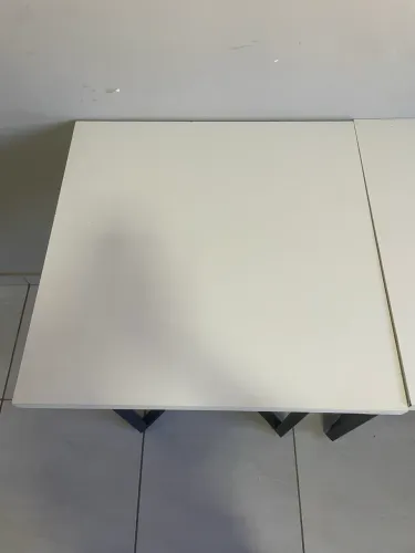 Mesa com tampo de MDF 