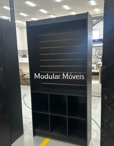 Estante Canaletada com Colmeia Inferior - MDF Preto