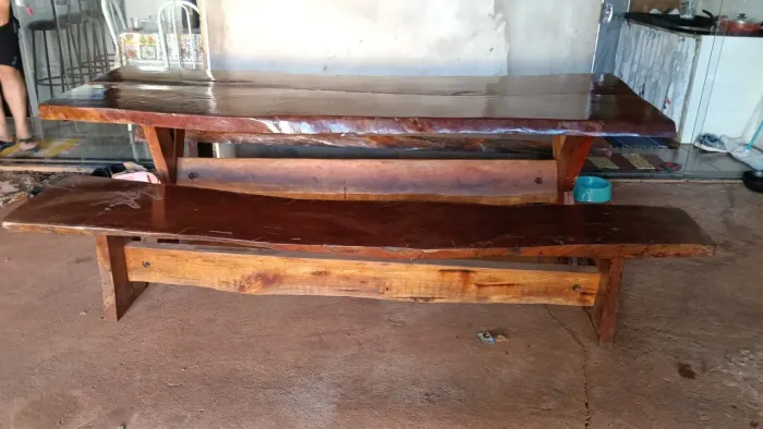 Vende-se mesa toda invernizada 3.000