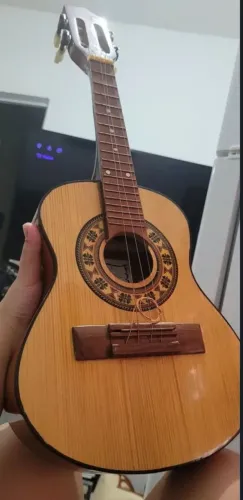 Cavaquinho elétrico 