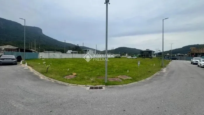 Terreno de esquina à venda no Reserva da Pedra - Pedra Branca, Palhoça/SC