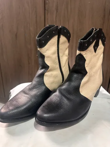 Bota cano curto em couro Legítimo