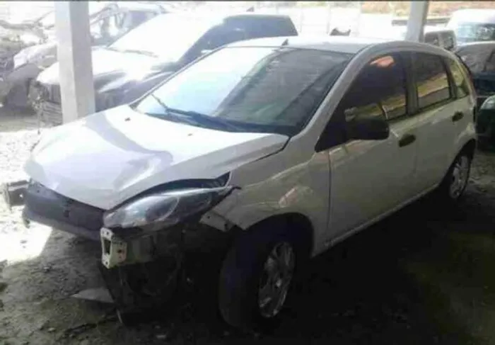 Peças ford fiesta 1.0 sucata