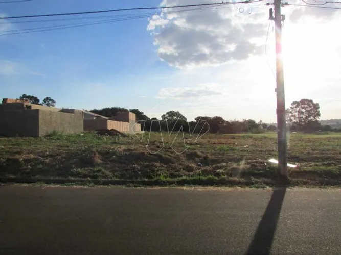 Venda de Terreno / Padrão na cidade de Araraquara