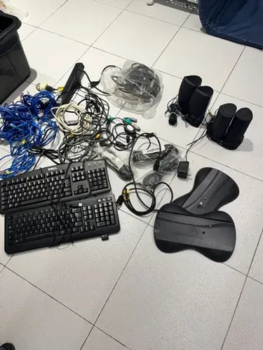Teclados, caixas de som, etc para computadores