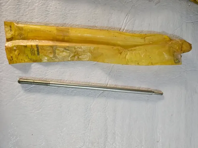 Escavadeira caterpillar haste estojo fixação tampa baterias original 2382528