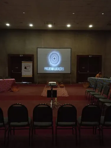 Locação de Projetor Multimídia, Datashow, som, Telas Projeção, soluções em Eventos geral.