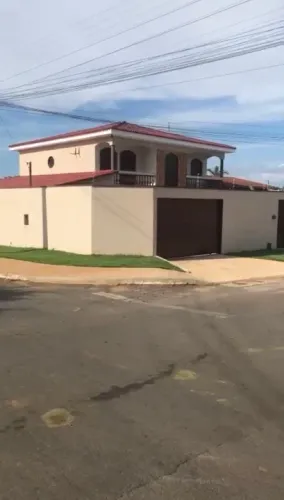 Vende-se sobrado em Trindade-Go