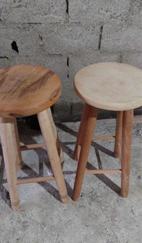Banquetas de madeira rústicas novas cada