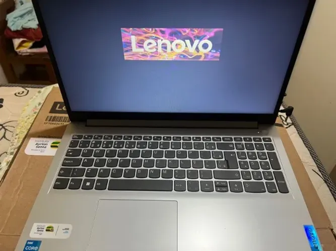 Notebook LENOVO 