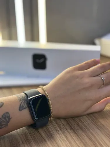 Apple Watch Series 5 Cor Space Gray 40MM 92% de saúde da bateria COM CARREGADOR