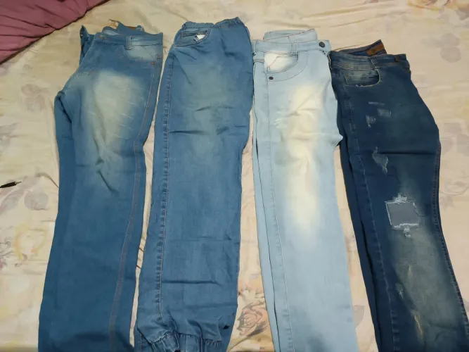 4 Calças Jeans Quem tiver interesse chama PV