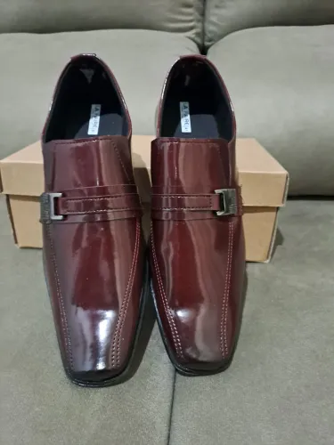 Sapatos sociais masculinos - Vinho