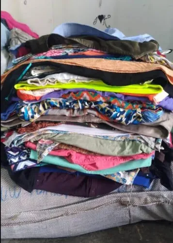 Brechó - Lote de 40 roupas variadas M/G