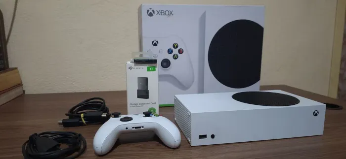 Xbox Series S + SSD expansão Seagate 1TB
