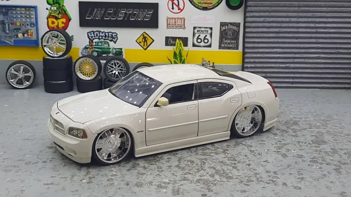 Jada toys 1/24 -Dodge charger R/T 2006 - Série antiga DUBCITY 