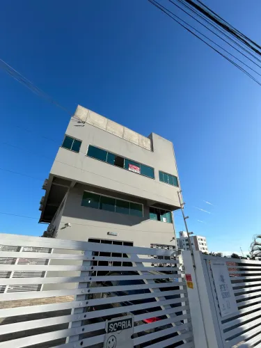 Sala Comercial - Andar inteiro estreito