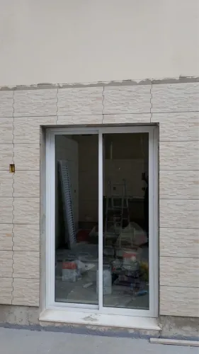 Porta anti ruídos sobre posta balcão