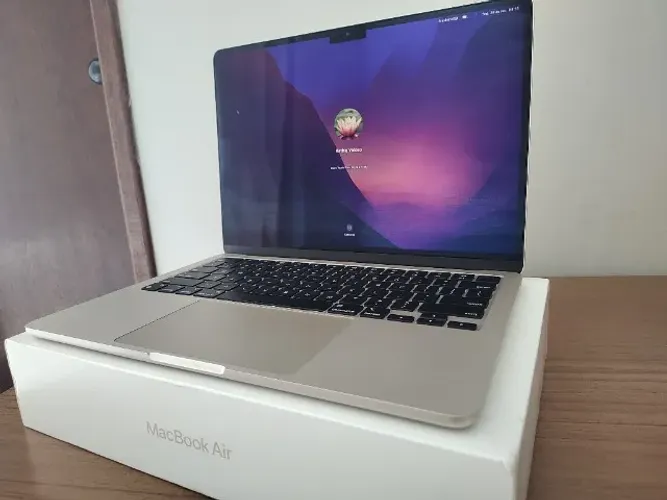 MacBook Air M2 Starlight 13.6