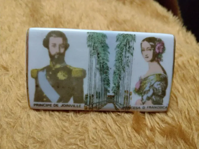 Raro- Paliteira- Lembrança de Joinville- Príncipe de Joinville e Princesa Francisca