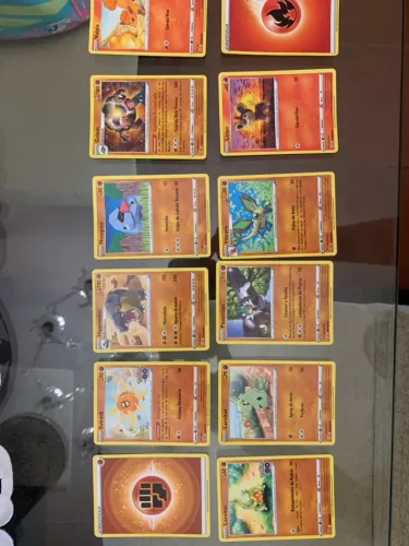 Coleção de Cartas Pokémon - Diversos Personagens