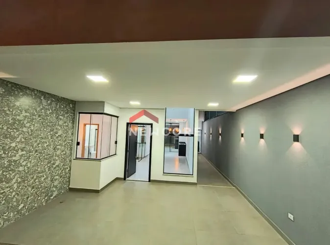 Casa em Rua Sindicalista Antônio Elizeu Deganutti - Bom Jardim - Maringá/PR