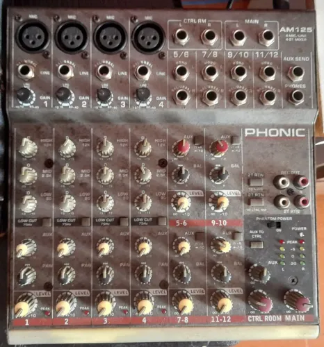 Mesa de Som Phonic AM125 4-MIC/LINE 4-ST MIXER