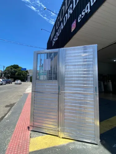 PREÇOS ARRASADORES - PORTAS DE ALUMÍNIO COM E SEM VIDRO