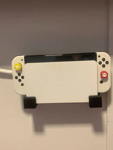 Nintendo Switch OLED + 3 Jogos Originais + 2 Docks + Acessórios - Excelente Estado!