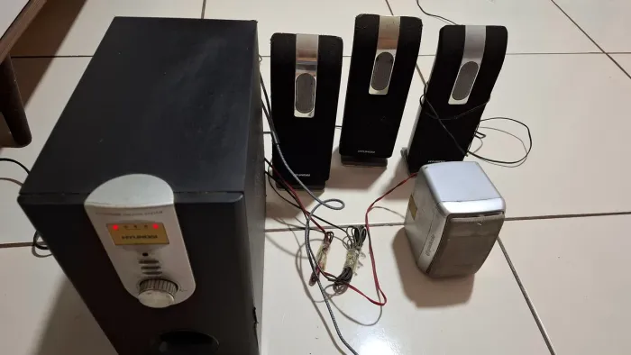 Home theater Hyundai com defeito nas saidas de áudio