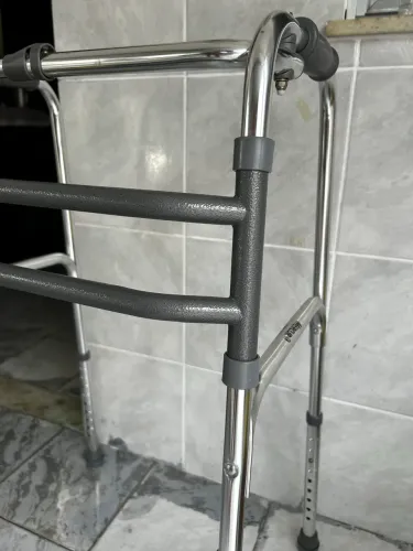 Andador Dobrável Articulado c/ Rodinhas