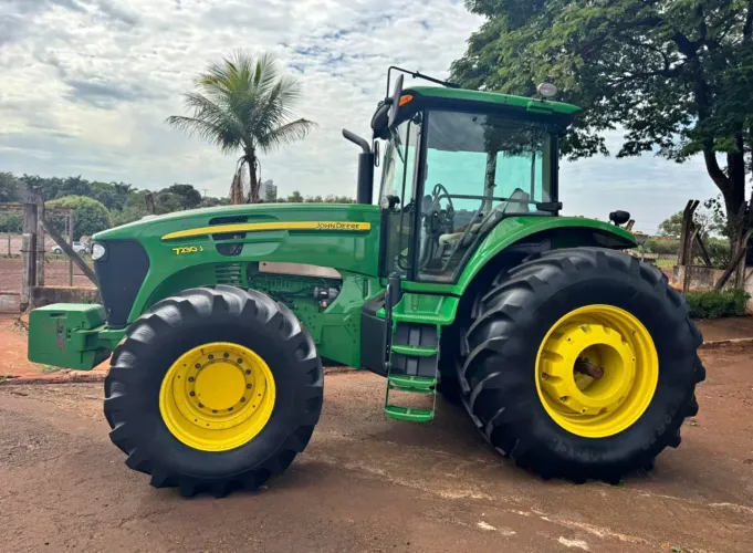 Trator John Deere 7230J ano 2021, 4x4, com piloto e GPS, em MG