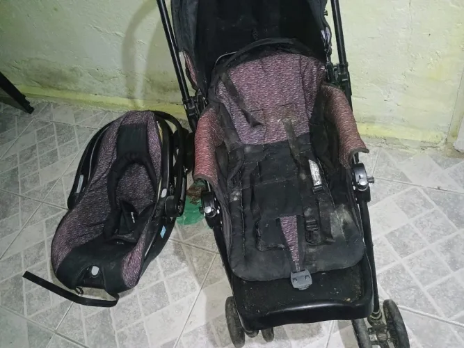 Carrinho de bebe e bebê conforto 