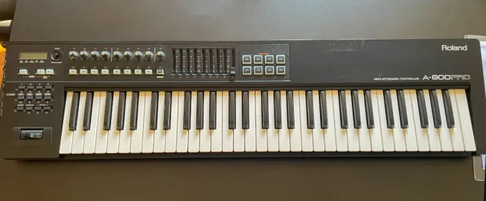 Roland A-800 PRO - Controlador MIDI Profissional
