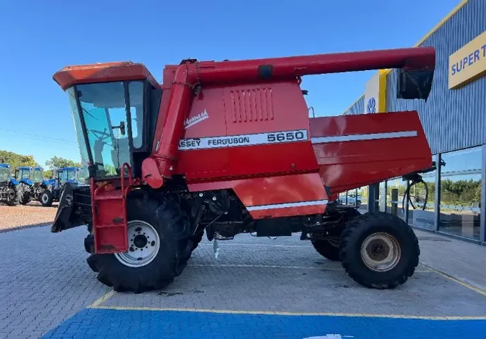 Colheitadeira Massey Ferguson 5650