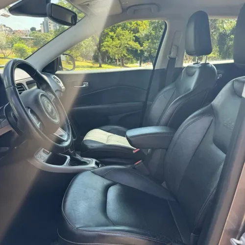 Carro de família km baixo * 4 pneus novos.aceito troca em Corolla 2021