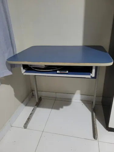 Escrivaninha Azul Simples e Funcional
