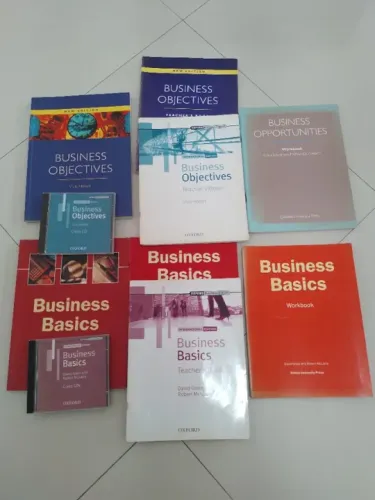 Livro de Inglês "Business English" - Conjunto de livros e CDs