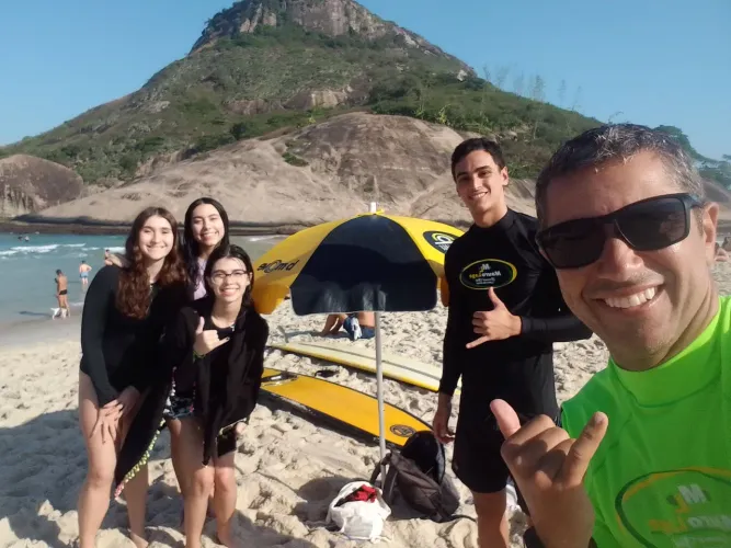 Aulas de surfe para iniciantes e experientes!