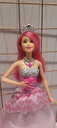 Barbie do filme Rock'n royals Courtney