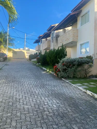 Casa em lauro de freitas (condomínio fechado)