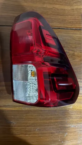 Faróis lanternas e grade dianteira Hilux 2024